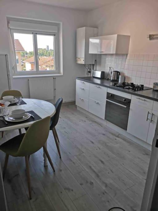 Charmant Appartement Au Calme บูร์-ก็อง-เบรส ภายนอก รูปภาพ
